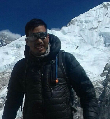 Pasang Tendi Sherpa:( Climbing Guide)