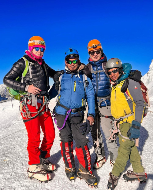 Lobuche Peak Climbing – Complete Guide to Cost, Itinerary, Permit, Route & Season